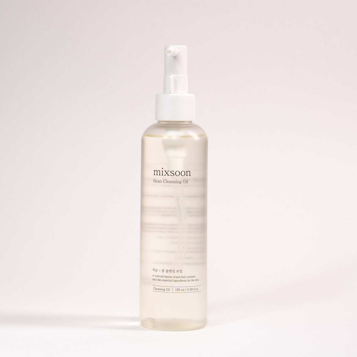 Bean cleansing oil MIXSOON in flacone trasparente con olio dorato chiaro e pratico erogatore a pompetta bianco.