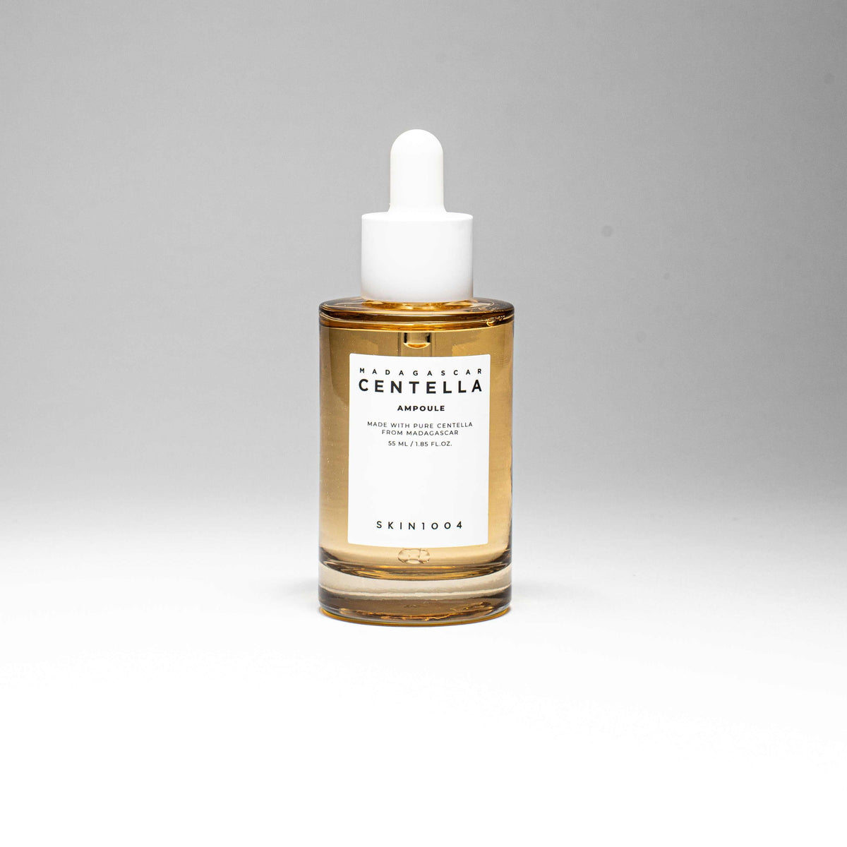 Ampolla Centella daily care in flacone trasparente ambrato con contagocce bianco e etichetta SKIN1004
