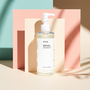 Olio detergente Heartleaf pore control di Anua, in flacone trasparente con erogatore bianco e formula giallo chiaro