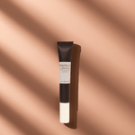 Crema contorno occhi Madagascar Centella in tubetto marrone scuro e beige, con tappo bianco e confezione essenziale