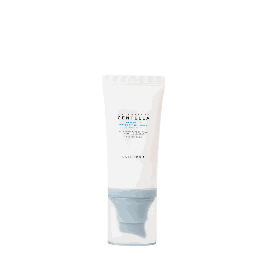 Siero solare Madagascar centella hyalu cica in tubetto bianco con dettagli azzurri e protezione SPF 50+.