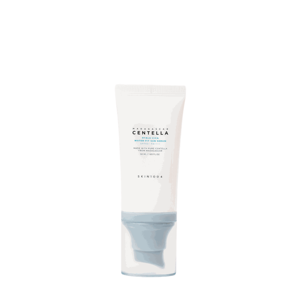 Siero solare Madagascar centella hyalu cica in tubetto bianco, con dettagli azzurri e protezione SPF 50+.