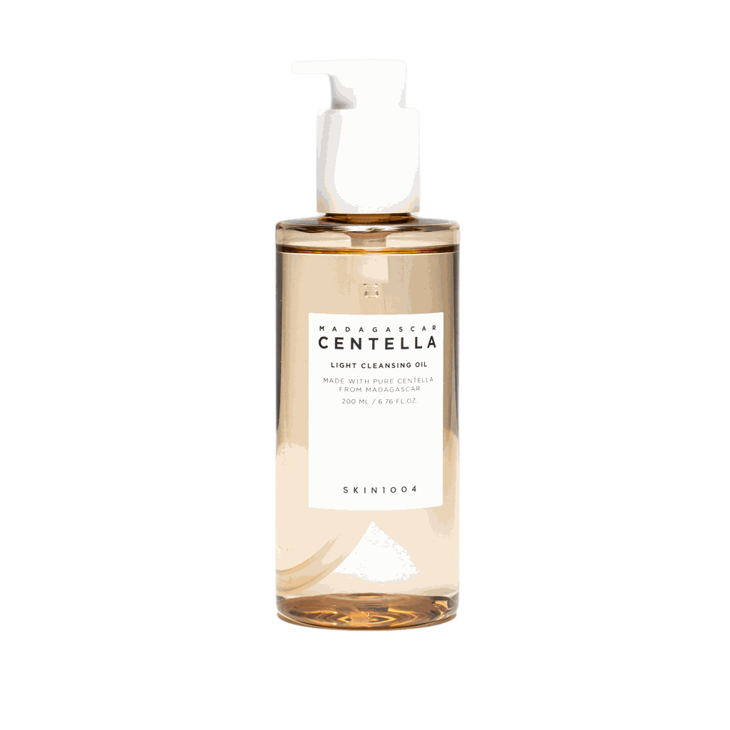 Olio detergente Madagascar centella light cleansing oil in flacone trasparente con liquido ambrato e pompetta bianca